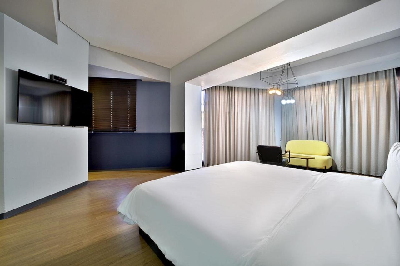 Seomyeon Hound Hotel 1St Street Пусан Номер фото