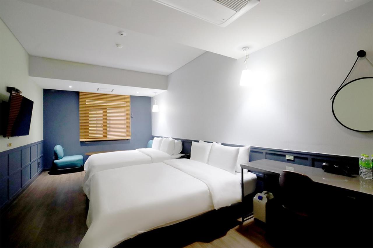 Seomyeon Hound Hotel 1St Street Пусан Номер фото