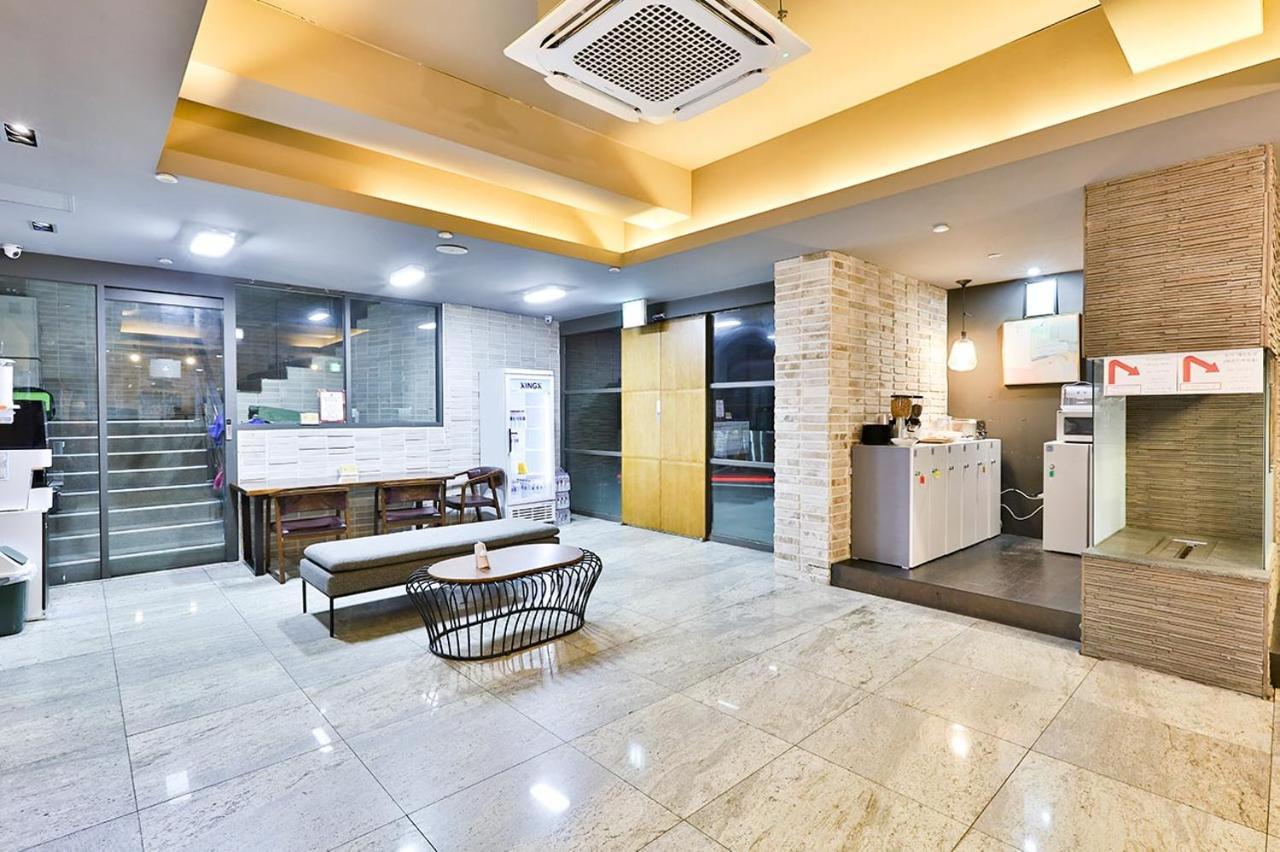 Seomyeon Hound Hotel 1St Street Пусан Экстерьер фото